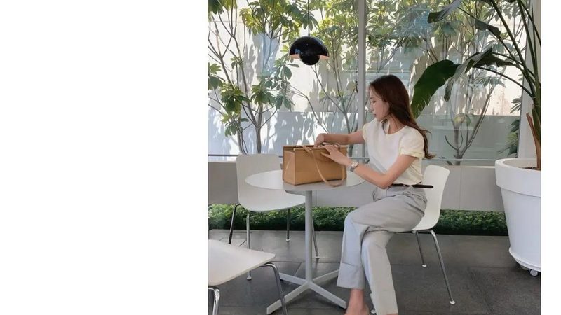 保姆作为照顾老人的重要角色，首先需要具备一定的基本条件。这包括：